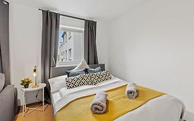 Perfect Location, 2 Min To Main Station